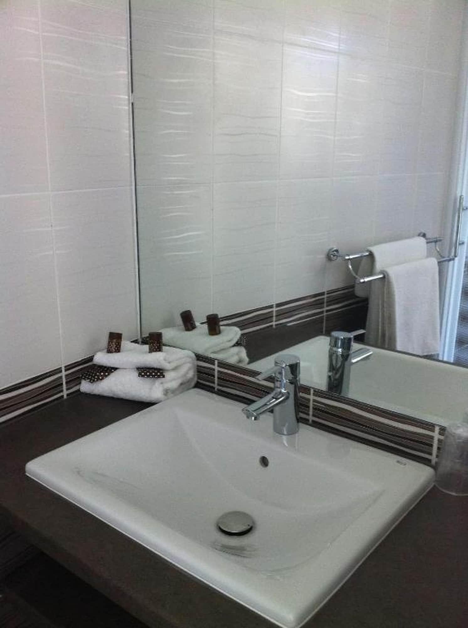 Brit Hotel Confort Le Revest Sainte-Maxime Ngoại thất bức ảnh