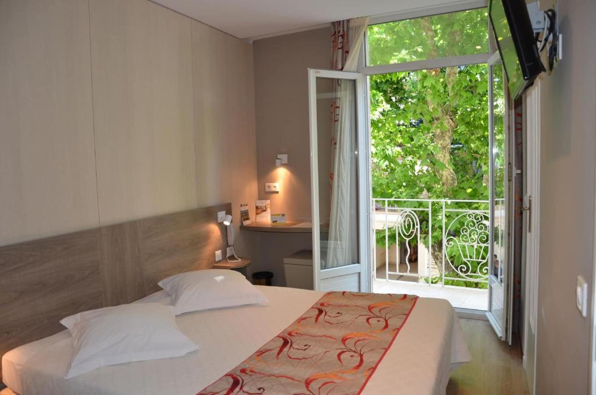 Brit Hotel Confort Le Revest Sainte-Maxime Ngoại thất bức ảnh