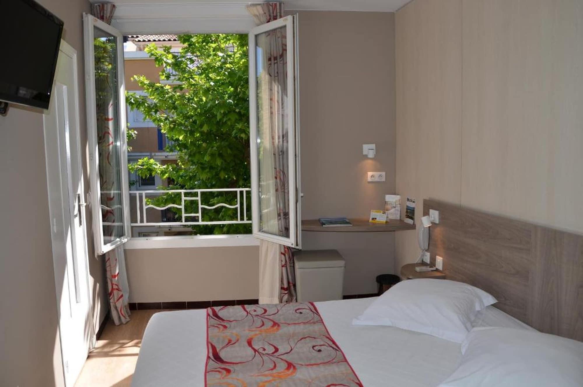 Brit Hotel Confort Le Revest Sainte-Maxime Ngoại thất bức ảnh