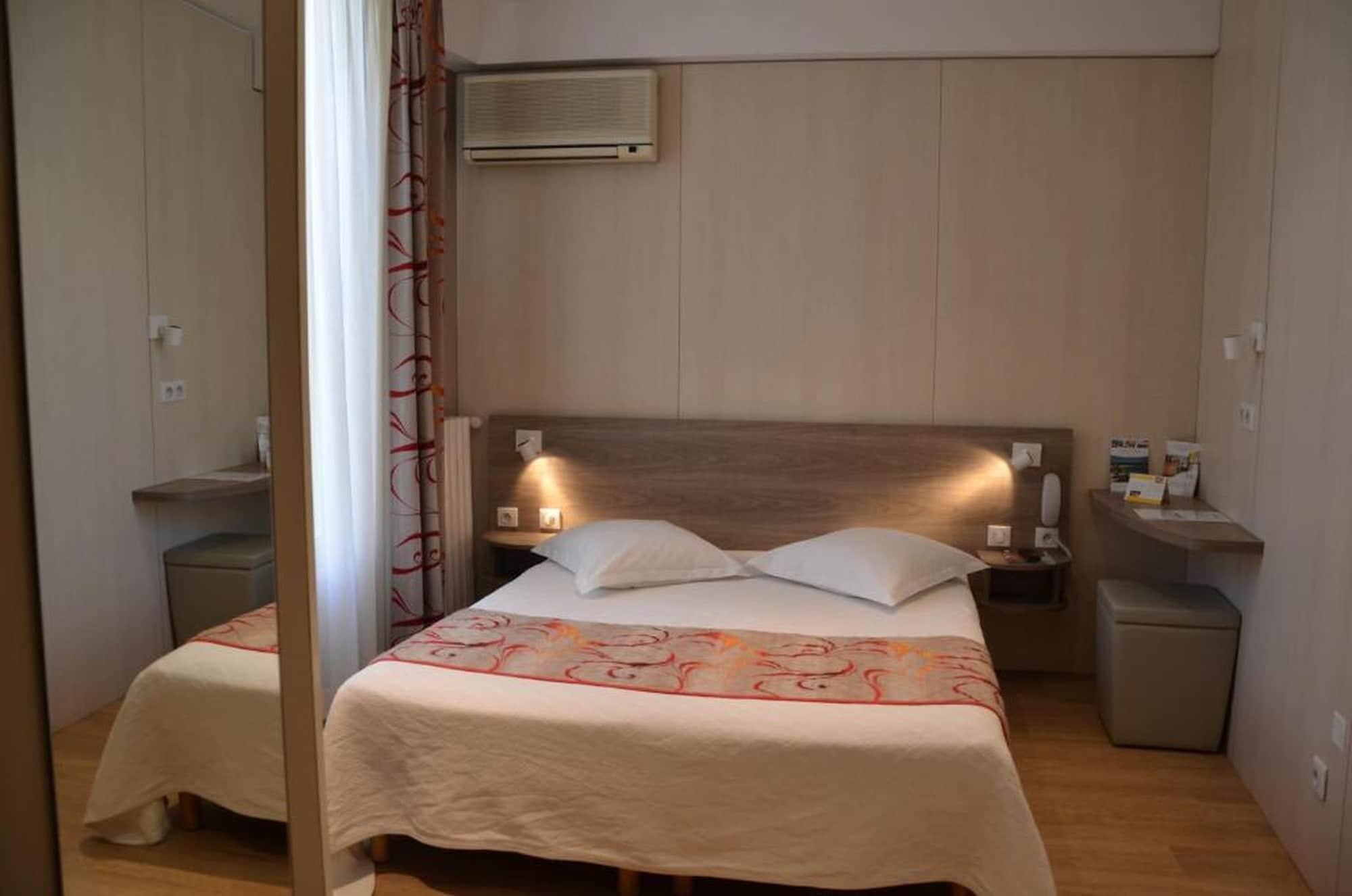 Brit Hotel Confort Le Revest Sainte-Maxime Ngoại thất bức ảnh