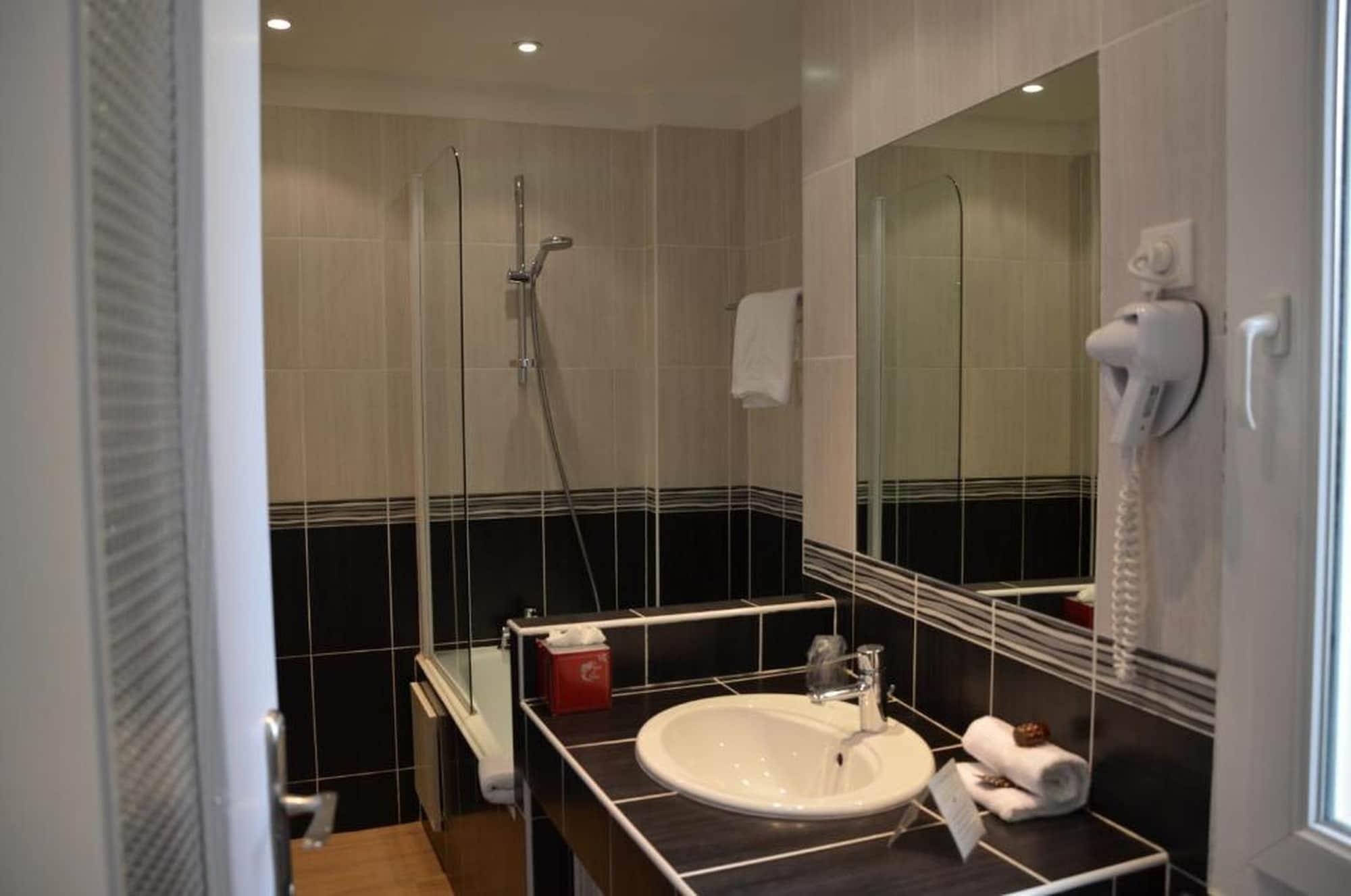 Brit Hotel Confort Le Revest Sainte-Maxime Ngoại thất bức ảnh
