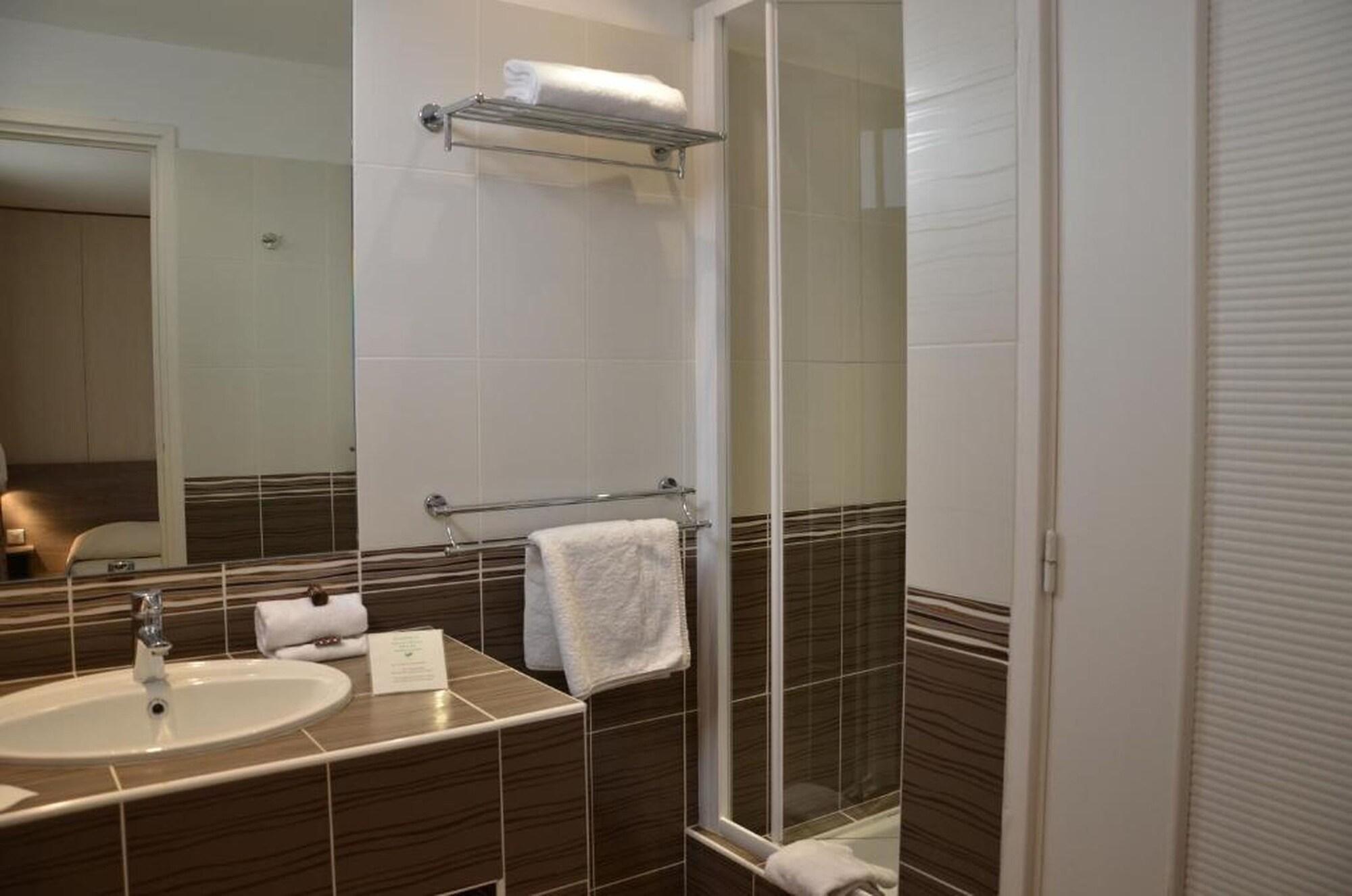 Brit Hotel Confort Le Revest Sainte-Maxime Ngoại thất bức ảnh