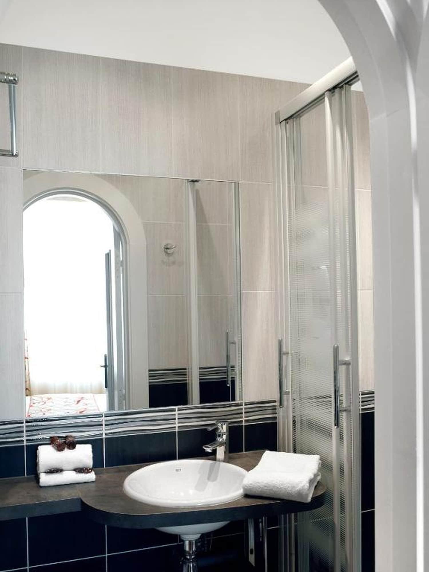 Brit Hotel Confort Le Revest Sainte-Maxime Ngoại thất bức ảnh