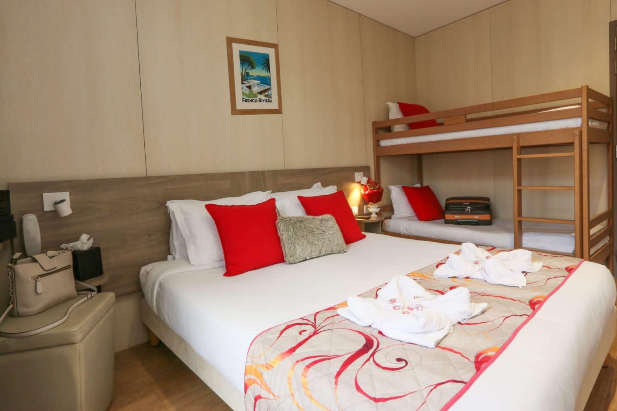 Brit Hotel Confort Le Revest Sainte-Maxime Ngoại thất bức ảnh