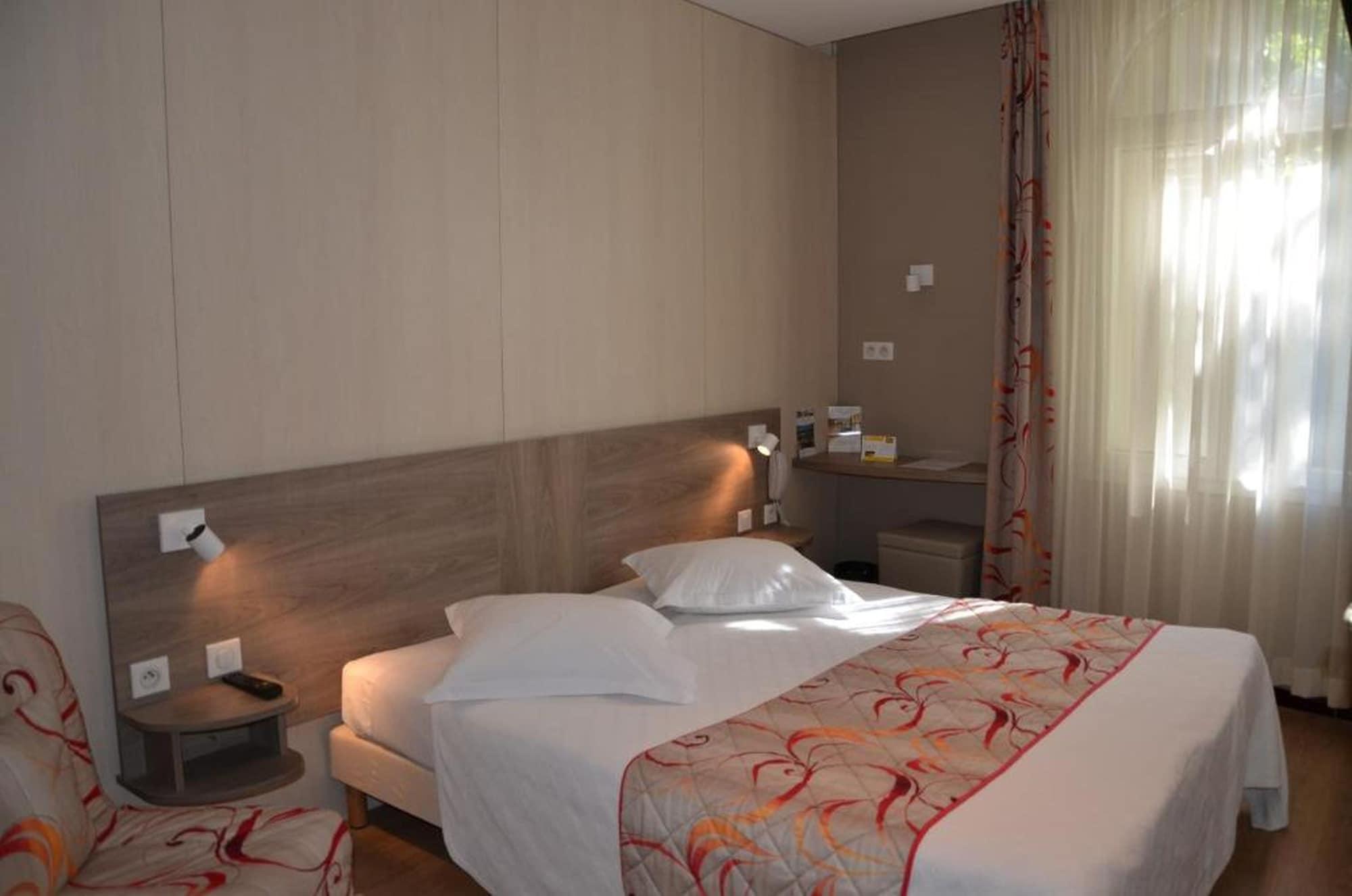 Brit Hotel Confort Le Revest Sainte-Maxime Ngoại thất bức ảnh