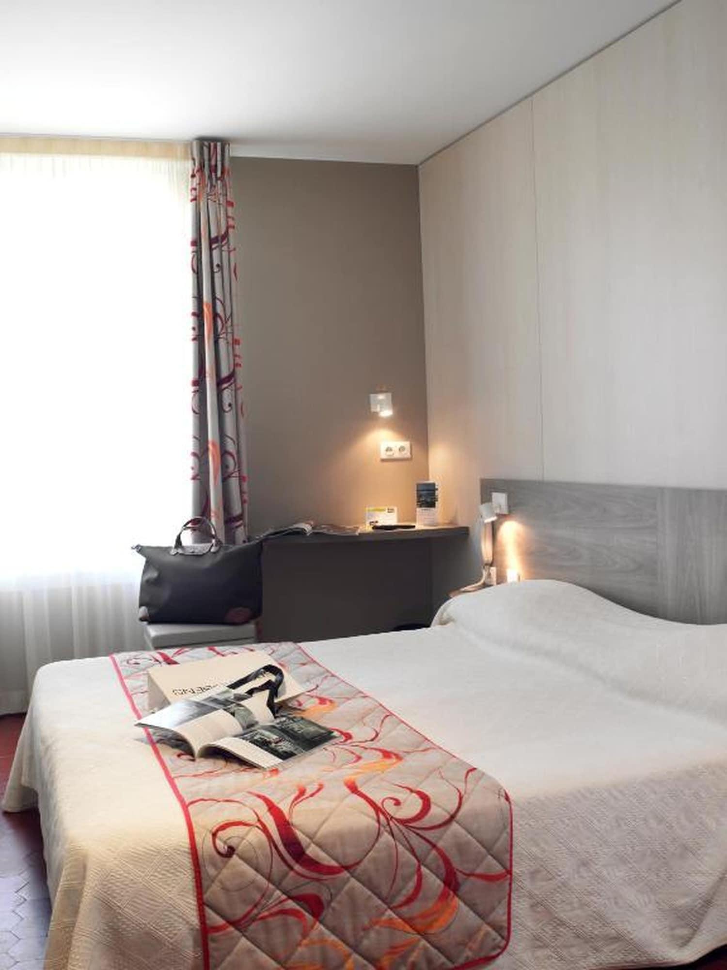 Brit Hotel Confort Le Revest Sainte-Maxime Ngoại thất bức ảnh