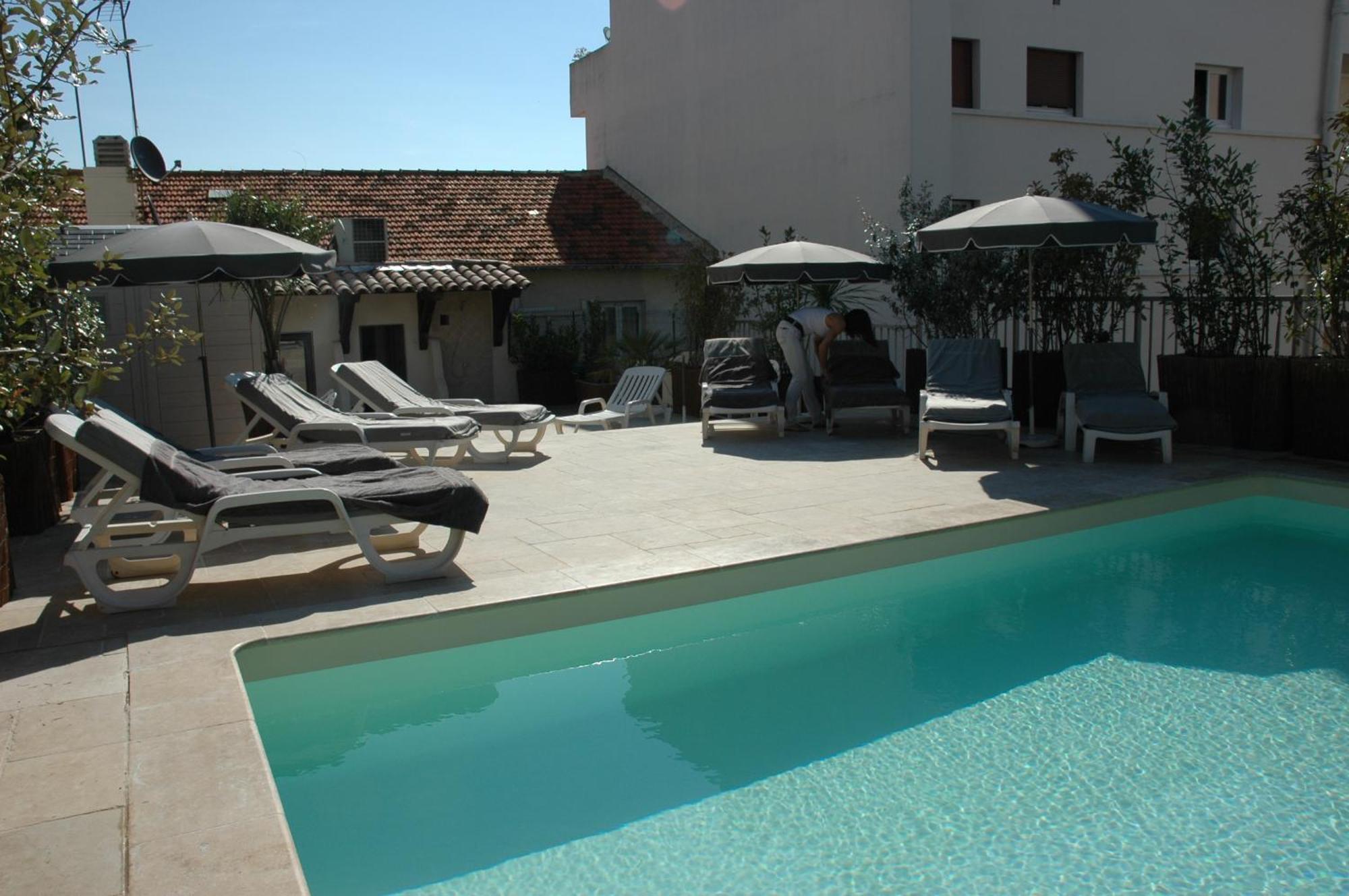 Brit Hotel Confort Le Revest Sainte-Maxime Ngoại thất bức ảnh