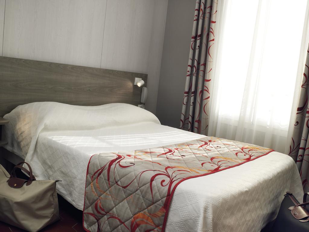 Brit Hotel Confort Le Revest Sainte-Maxime Ngoại thất bức ảnh