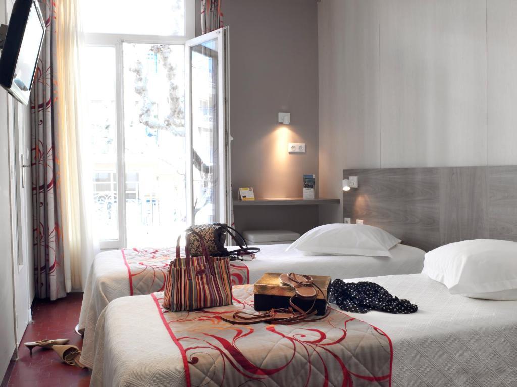 Brit Hotel Confort Le Revest Sainte-Maxime Phòng bức ảnh