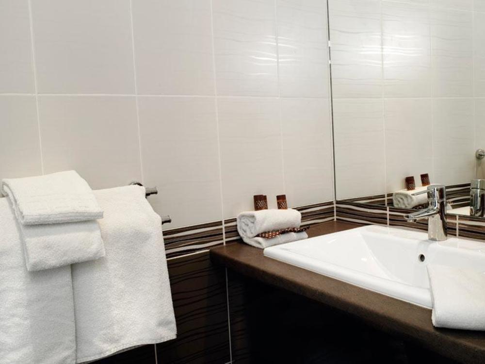 Brit Hotel Confort Le Revest Sainte-Maxime Ngoại thất bức ảnh