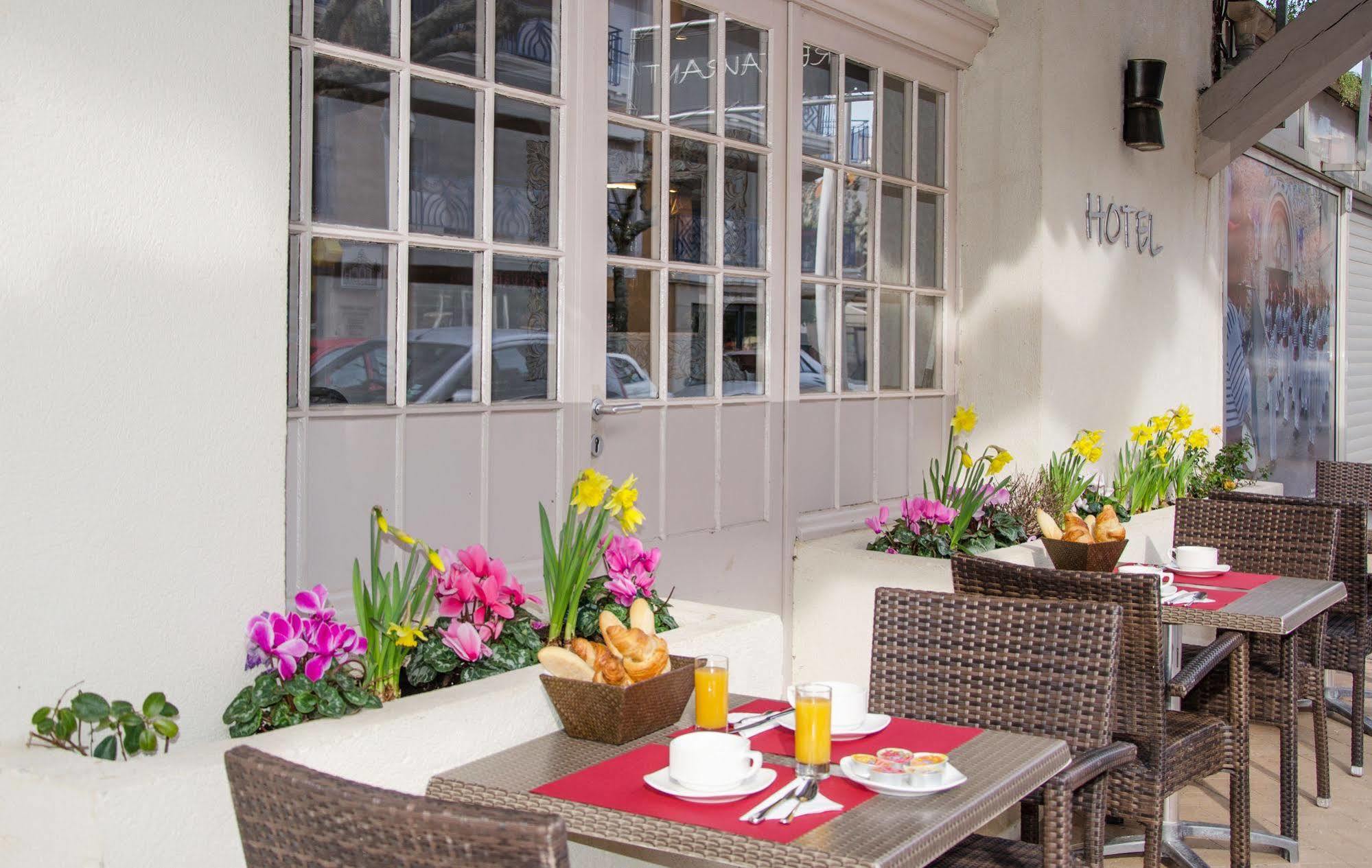 Brit Hotel Confort Le Revest Sainte-Maxime Ngoại thất bức ảnh